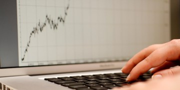 laptop-bildschirm-reinigen